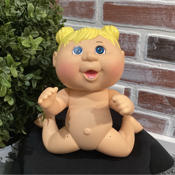 “5/$25” - Cute Baby Doll by Jazwares LLC Signed by Xavier Roberts - Excellent - Picture 11 of 13